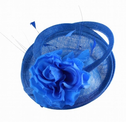 Whiteley- schotel fascinator hoed - in sinamay stro- met zijde bloem - korenblauw