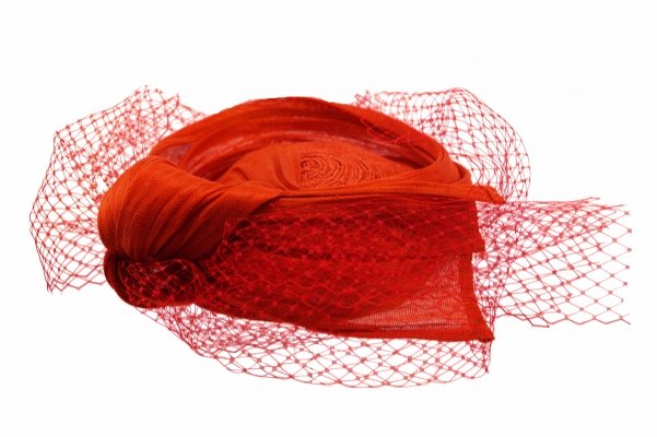 Celine Robert - Tejero - buntal pillbox hoed - rood- met voile